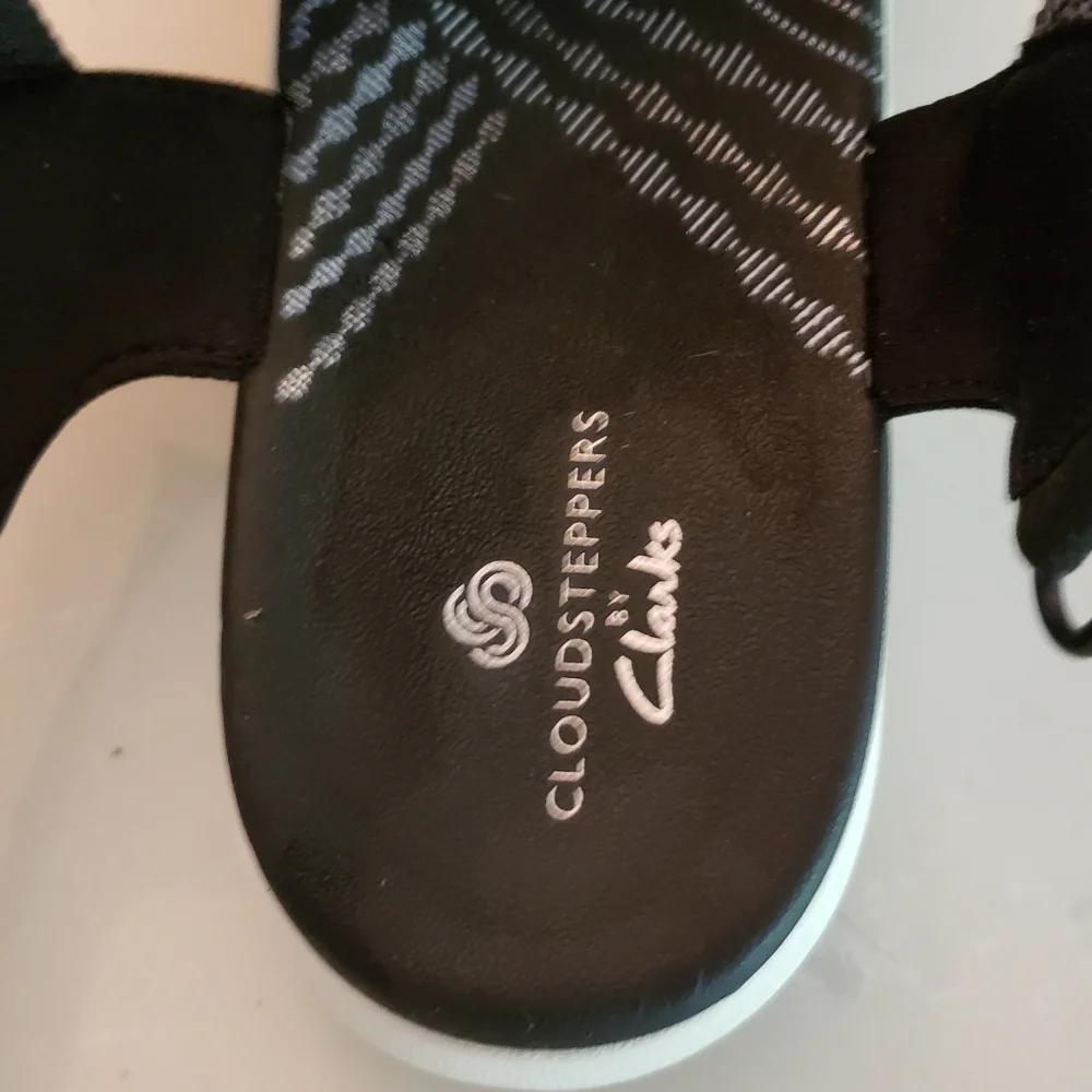 Clarks Cloudsteppers Sandals, Size 9m, not used, Camo Straps - Picture 10 of 11
